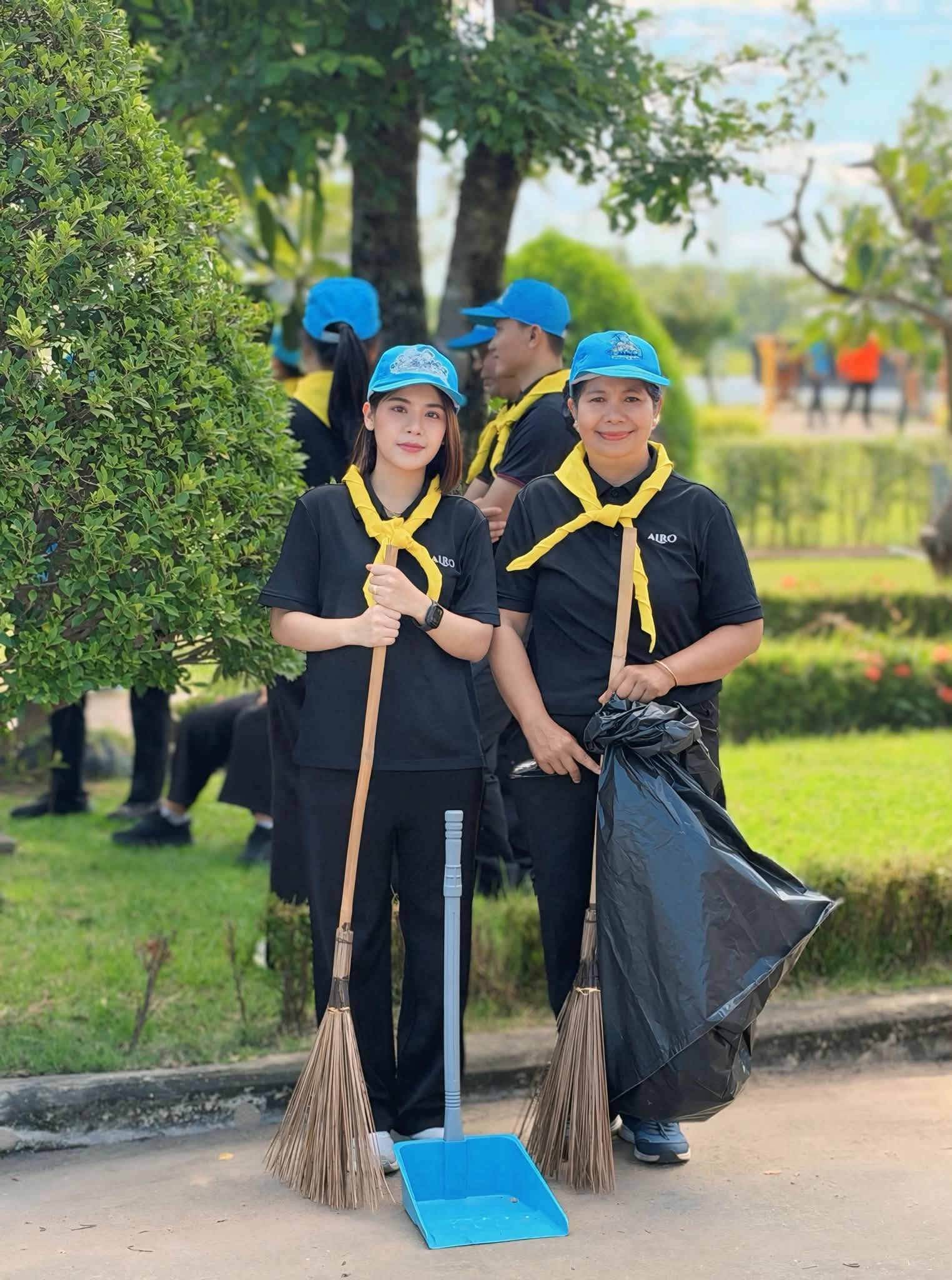 title - ส.ป.ก.ยโสธร ร่วมกิจกรรมจิตอาสาพัฒนา เนื่องในวันคล้ายวันสวรรคต  พระบาทสมเด็จพระจุลจอมเกล้าเจ้าอยู่หัว (วันปิยมหาราช)